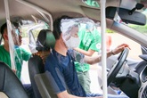 'Chiêu độc' của cánh lái xe taxi trong thời dịch COVID-19 'Chiêu độc' của cánh lái xe taxi trong thời dịch COVID-19