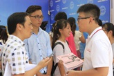 Thí sinh tận dụng thời gian nghỉ vừa học, vừa ôn Thí sinh tận dụng thời gian nghỉ vừa học, vừa ôn