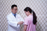 “Phù thủy” giải cứu nỗi ám ảnh vú “khổng lồ” cho phụ nữ “Phù thủy” giải cứu nỗi ám ảnh vú “khổng lồ” cho phụ nữ