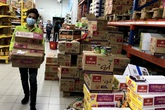 Siêu thị đầy ắp thực phẩm, người dân không cần đổ xô mua tích trữ Siêu thị đầy ắp thực phẩm, người dân không cần đổ xô mua tích trữ