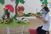Nữ y tá lập bàn thờ trong khu cách ly thắp hương 100 ngày cho mẹ mới mất khiến nhiều người xúc động Nữ y tá lập bàn thờ trong khu cách ly thắp hương 100 ngày cho mẹ mới mất khiến nhiều người xúc động