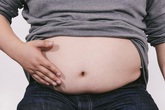 Bụng quá béo, người đàn ông bị thủng dạ dày, thối nội tạng mà không hề có cảm giác đau đớn Bụng quá béo, người đàn ông bị thủng dạ dày, thối nội tạng mà không hề có cảm giác đau đớn