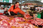 Gần 300 ngàn/kg thịt lợn, làm sao có thể chặn đà tăng giá Gần 300 ngàn/kg thịt lợn, làm sao có thể chặn đà tăng giá