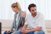 8 dấu hiệu báo trước hôn nhân đang đứng bên bờ vực, điều thứ nhất nhiều cặp vợ chồng vẫn làm hằng ngày mà không hề để ý 8 dấu hiệu báo trước hôn nhân đang đứng bên bờ vực, điều thứ nhất nhiều cặp vợ chồng vẫn làm hằng ngày mà không hề để ý