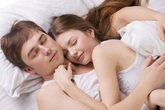 Khoảng cách vàng trong khi ngủ của những cặp đôi có hôn nhân hạnh phúc Khoảng cách vàng trong khi ngủ của những cặp đôi có hôn nhân hạnh phúc