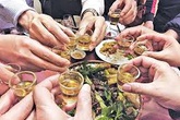 Độc chất dễ ngấm vào cơ thể hơn khi uống rượu ăn đồ nướng Độc chất dễ ngấm vào cơ thể hơn khi uống rượu ăn đồ nướng