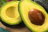 Cảnh giác với tác dụng phụ của quả bơ, nếu thuộc 1 trong nhóm người này thì không nên ăn Cảnh giác với tác dụng phụ của quả bơ, nếu thuộc 1 trong nhóm người này thì không nên ăn