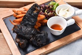 Món cá đen như than vẫn khiến nhiều người mê mẩn Món cá đen như than vẫn khiến nhiều người mê mẩn