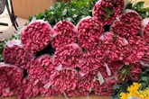 Hoa tươi tăng giá gấp 4 lần, buổi sáng bán gần 2.000 bông Hoa tươi tăng giá gấp 4 lần, buổi sáng bán gần 2.000 bông