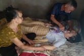 Cha mẹ già bất lực nhìn con gái ung thư giai đoạn cuối không có tiền chữa trị Cha mẹ già bất lực nhìn con gái ung thư giai đoạn cuối không có tiền chữa trị