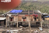 Ảnh: Công an vượt đồi giúp dân Sơn La sửa chữa hàng trăm ngôi nhà bị tốc mái Ảnh: Công an vượt đồi giúp dân Sơn La sửa chữa hàng trăm ngôi nhà bị tốc mái