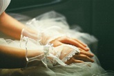 Đêm tân hôn bị lột sạch vàng cưới vì mẹ chồng lo “âm” tiền cỗ Đêm tân hôn bị lột sạch vàng cưới vì mẹ chồng lo “âm” tiền cỗ