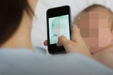 Nếu thường xuyên đăng ảnh con lên Facebook, bố mẹ cần dừng lại ngay bởi chuyện này có thể gây nhiều nguy hại hơn tưởng tượng Nếu thường xuyên đăng ảnh con lên Facebook, bố mẹ cần dừng lại ngay bởi chuyện này có thể gây nhiều nguy hại hơn tưởng tượng