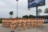 Lực lượng CSGT đồng loạt ra quân tổng kiểm soát các loại phương tiện Lực lượng CSGT đồng loạt ra quân tổng kiểm soát các loại phương tiện
