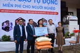 “Ngân hàng gạo nghĩa tình” của VietinBank đến với người nghèo TP. HCM “Ngân hàng gạo nghĩa tình” của VietinBank đến với người nghèo TP. HCM