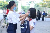 Học sinh háo hức, phụ huynh quyến luyến đưa con trở lại trường Học sinh háo hức, phụ huynh quyến luyến đưa con trở lại trường