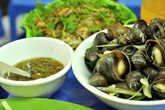 Chán việc văn phòng, 2 cử nhân rủ nhau bán ốc, thu nhập 35 triệu/tháng Chán việc văn phòng, 2 cử nhân rủ nhau bán ốc, thu nhập 35 triệu/tháng
