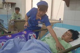 Shipper bị con của khách nhận hàng đâm thấu phổi đã tỉnh táo Shipper bị con của khách nhận hàng đâm thấu phổi đã tỉnh táo