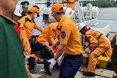 Hải Phòng: Tìm kiếm và đưa thi thể thuyền viên tàu cá bị đâm chìm vào bờ Hải Phòng: Tìm kiếm và đưa thi thể thuyền viên tàu cá bị đâm chìm vào bờ