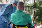 Phi công người Anh đã tự thở được 2 ngày Phi công người Anh đã tự thở được 2 ngày