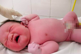 Mẹ trẻ bất ngờ vì sinh con trai nặng gần... 5,4kg Mẹ trẻ bất ngờ vì sinh con trai nặng gần... 5,4kg