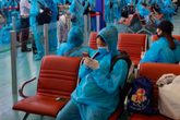 Phi công người Anh đã bước đi được, số ca mắc COVID-19 ở Việt Nam lên 352 Phi công người Anh đã bước đi được, số ca mắc COVID-19 ở Việt Nam lên 352