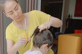 5 tuổi, con trai ngậm thìa vàng của Thu Minh đã bắt đầu hỏi "Sao mẹ phải che mặt con" 5 tuổi, con trai ngậm thìa vàng của Thu Minh đã bắt đầu hỏi "Sao mẹ phải che mặt con"