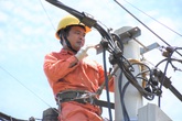 Thợ điện và những đêm không ngủ cho người dân yên giấc Thợ điện và những đêm không ngủ cho người dân yên giấc
