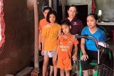 Chồng tai nạn nguy kịch, vợ bệnh tật chăm 4 đứa con nhỏ Chồng tai nạn nguy kịch, vợ bệnh tật chăm 4 đứa con nhỏ