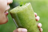 Đây là 6 nhóm người được khuyến cáo tuyệt đối không uống nước ép cần tây Đây là 6 nhóm người được khuyến cáo tuyệt đối không uống nước ép cần tây