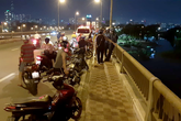 Bỏ lại ba lô và đôi dép, nam sinh nhảy sông Sài Gòn tự tử Bỏ lại ba lô và đôi dép, nam sinh nhảy sông Sài Gòn tự tử