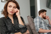 Vợ chồng tôi bị ép nhường phòng cho em gái Vợ chồng tôi bị ép nhường phòng cho em gái