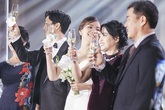Công Phượng và vợ cười, khóc trong lễ đính hôn Công Phượng và vợ cười, khóc trong lễ đính hôn