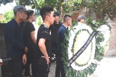Nhói lòng những vòng hoa trắng tiếc thương nam sinh viên năm cuối gặp nạn trên đường về quê Nhói lòng những vòng hoa trắng tiếc thương nam sinh viên năm cuối gặp nạn trên đường về quê
