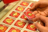 Giá vàng trong nước vượt 49,5 triệu đồng/lượng Giá vàng trong nước vượt 49,5 triệu đồng/lượng