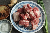 Muốn mua sườn heo "điểm 10", bà nội trợ chỉ cần nhớ rõ 4 dấu hiệu này Muốn mua sườn heo "điểm 10", bà nội trợ chỉ cần nhớ rõ 4 dấu hiệu này