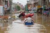 Người Trung Quốc canh đê xuyên đêm Người Trung Quốc canh đê xuyên đêm