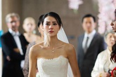 MC nhắc đến 3 lần mà chú rể vẫn không chịu trao nụ hôn cho cô dâu, để rồi khi biết sự thật tôi ném nhẫn và hoa trả lại cho anh ta MC nhắc đến 3 lần mà chú rể vẫn không chịu trao nụ hôn cho cô dâu, để rồi khi biết sự thật tôi ném nhẫn và hoa trả lại cho anh ta