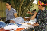 Vụ cán bộ trường học hiếp dâm trẻ tàn tật: Mong có tiền để đưa con ra Hà Nội chữa trị Vụ cán bộ trường học hiếp dâm trẻ tàn tật: Mong có tiền để đưa con ra Hà Nội chữa trị