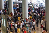 Nữ hành khách bị túm tóc, đánh tại sân bay Tân Sơn Nhất Nữ hành khách bị túm tóc, đánh tại sân bay Tân Sơn Nhất