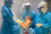 Nửa đêm dựng phòng mổ đẻ dã chiến cấp cứu bà bầu từ Úc trở về Nửa đêm dựng phòng mổ đẻ dã chiến cấp cứu bà bầu từ Úc trở về