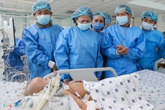 Phó Chủ tịch nước thăm Trúc Nhi - Diệu Nhi Phó Chủ tịch nước thăm Trúc Nhi - Diệu Nhi