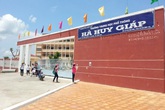 Nam sinh lớp 10 nhảy từ lầu 3 xuống đất Nam sinh lớp 10 nhảy từ lầu 3 xuống đất