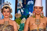 Váy cưới hoàng gia, người mặc giản dị, người dát vàng, kim cương Váy cưới hoàng gia, người mặc giản dị, người dát vàng, kim cương