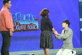 Vụ nam MC quỳ gối xin mẹ ngủ riêng: Quyền Linh bị chỉ trích vì nói đàn ông 30 tuổi ngủ chung với mẹ là bình thường Vụ nam MC quỳ gối xin mẹ ngủ riêng: Quyền Linh bị chỉ trích vì nói đàn ông 30 tuổi ngủ chung với mẹ là bình thường