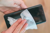 Đây là lý do bạn cần ngừng ngay việc dùng điện thoại trong phòng tắm, hóa ra não cũng được nhờ nếu bạn làm vậy Đây là lý do bạn cần ngừng ngay việc dùng điện thoại trong phòng tắm, hóa ra não cũng được nhờ nếu bạn làm vậy