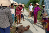 Nghệ An: Người phụ nữ bất tỉnh do dây điện rơi trúng đầu Nghệ An: Người phụ nữ bất tỉnh do dây điện rơi trúng đầu