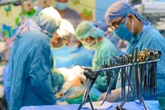 Bác sĩ kể lại giây phút khẩn cấp cứu bé trai bị đâm thủng tim Bác sĩ kể lại giây phút khẩn cấp cứu bé trai bị đâm thủng tim