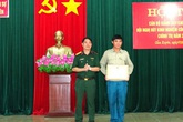 Tặng bằng khen cho xã đội phó dũng cảm cứu người tự tử Tặng bằng khen cho xã đội phó dũng cảm cứu người tự tử