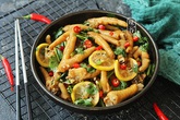 Muốn món chân gà trộn có vị ngon đặc biệt, hãy thêm 2 loại trái cây này Muốn món chân gà trộn có vị ngon đặc biệt, hãy thêm 2 loại trái cây này